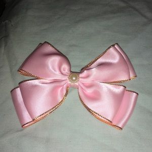 ⭕️SOLD⭕️Pink silk bow🎀